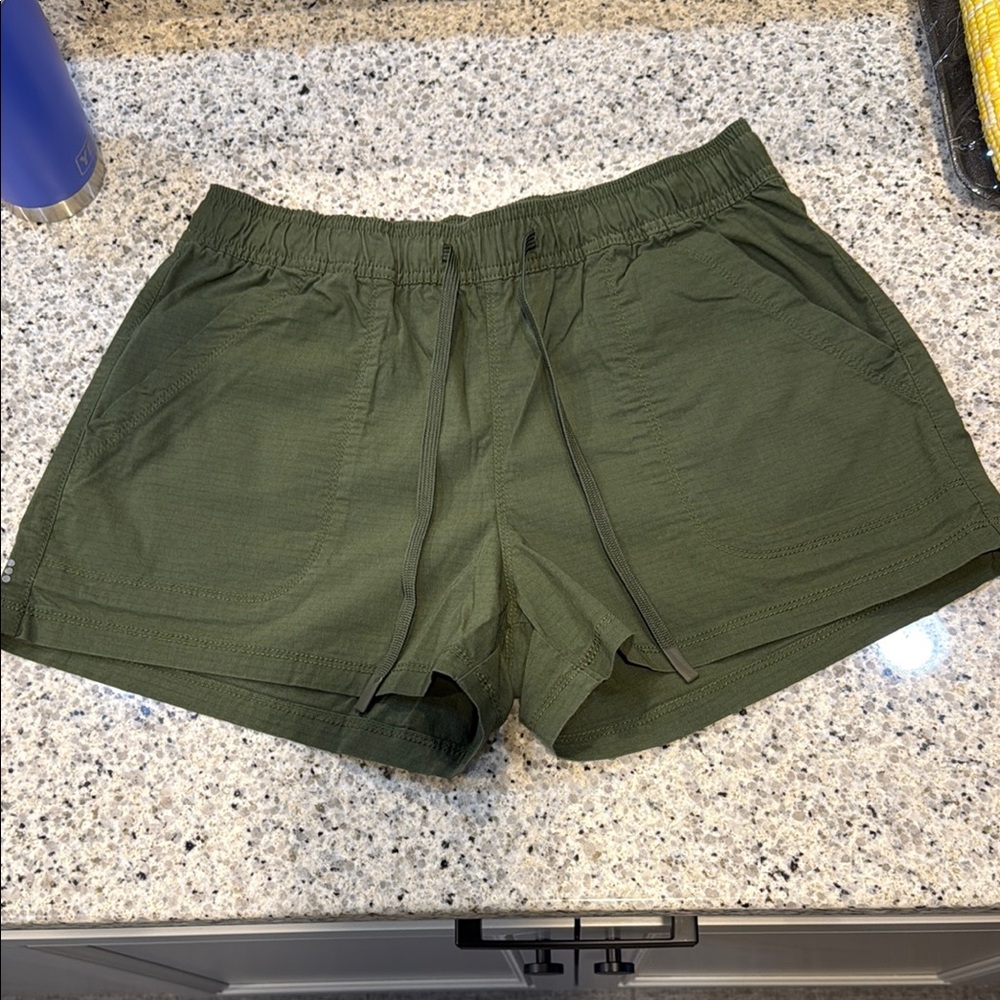 Title nine Green Athletic Shorts Lightweight Elastic Waist